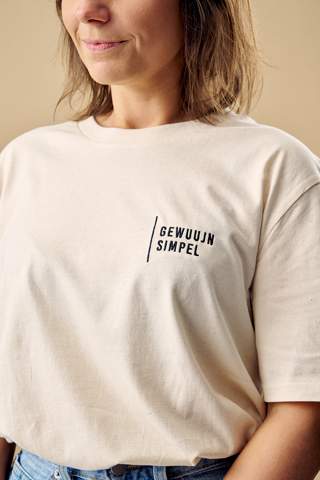 ECRU T-SHIRT GEWUUJN SIMPEL (PRE-ORDER)