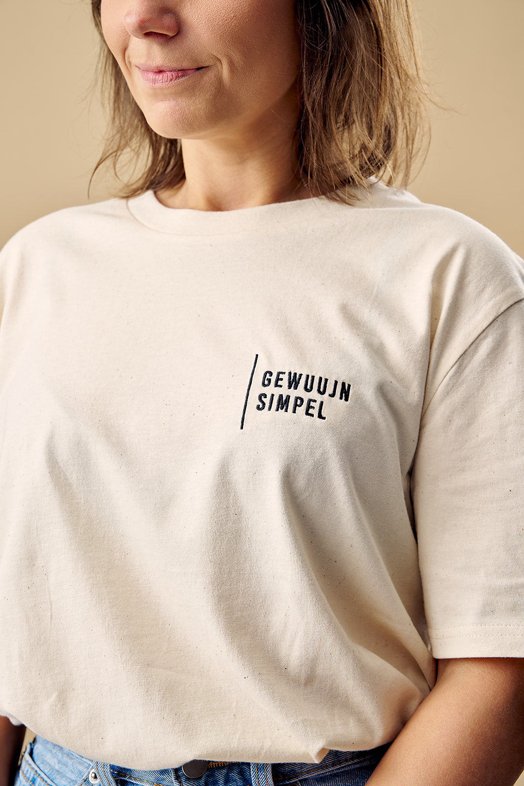 ECRU T-SHIRT GEWUUJN SIMPEL (PRE-ORDER)
