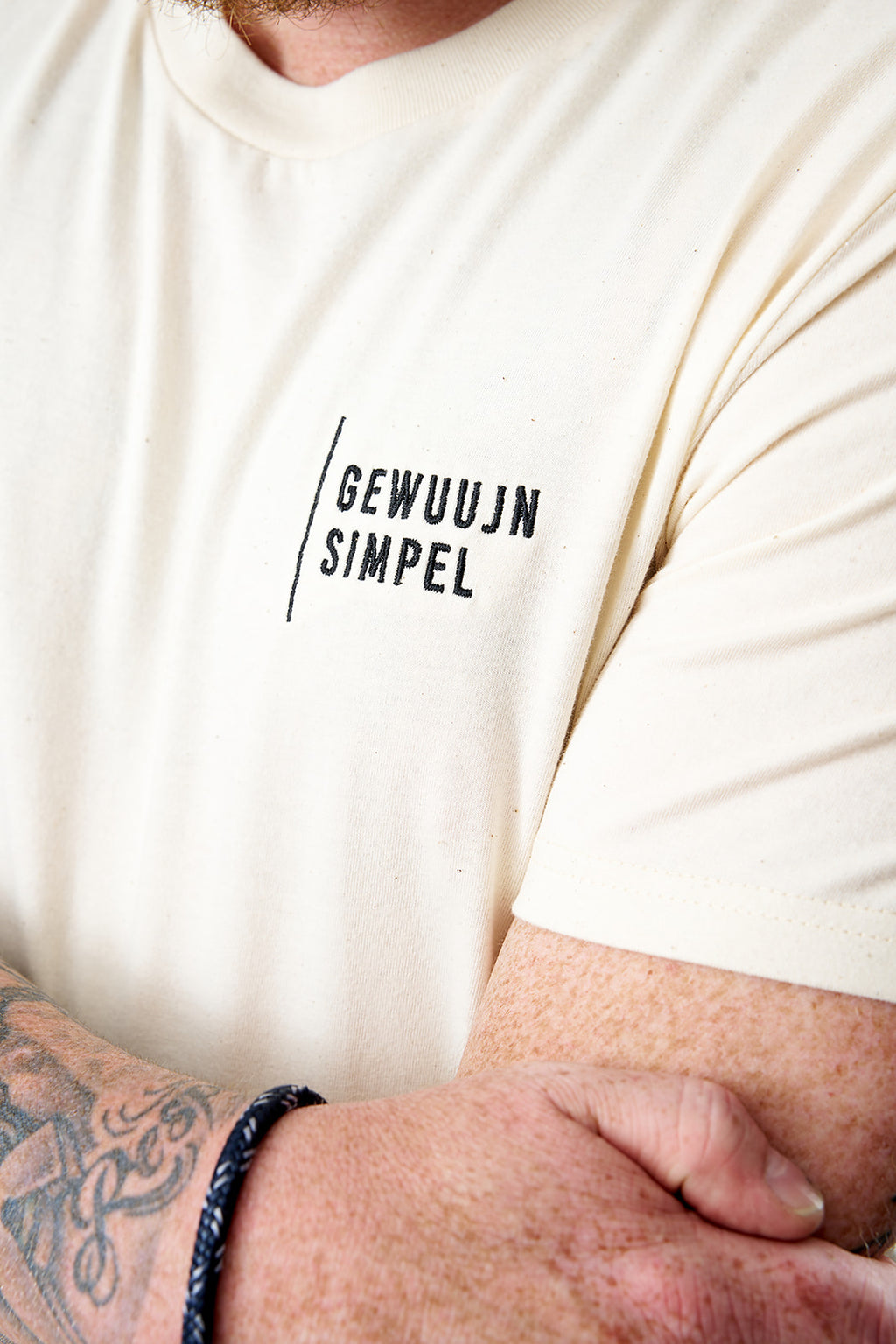 ECRU T-SHIRT GEWUUJN SIMPEL (PRE-ORDER)
